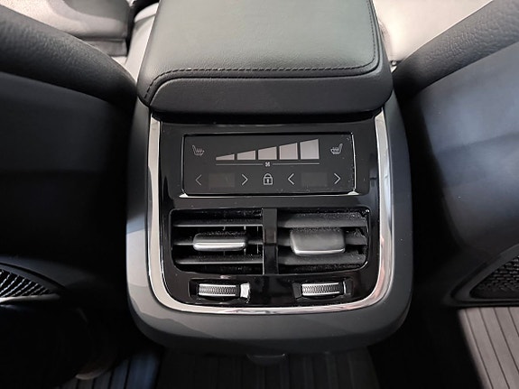 Volvo V60 Cross Country 11 of 13