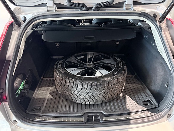Volvo V60 Cross Country 7 of 13
