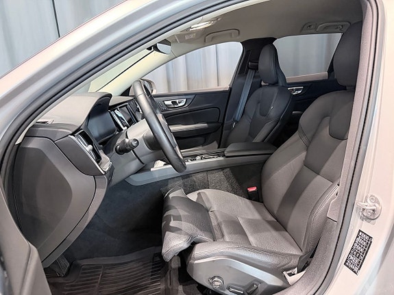 Volvo V60 Cross Country 8 of 13
