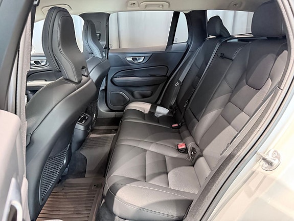 Volvo V60 Cross Country 9 of 13