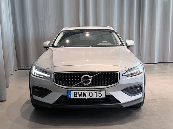 Volvo V60 Cross Country 4 of 13
