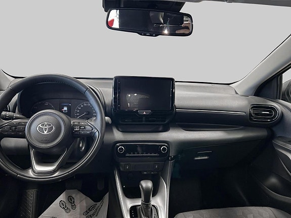 Toyota Yaris 11 of 18