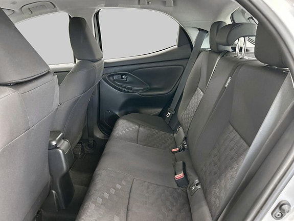 Toyota Yaris 10 of 18