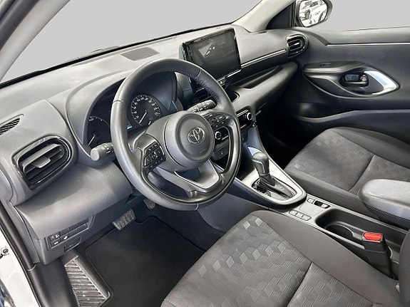 Toyota Yaris 13 of 18