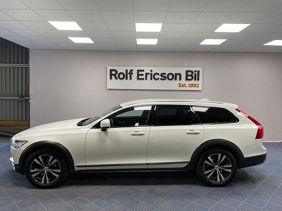 Volvo V90 Cross Country 2 of 20