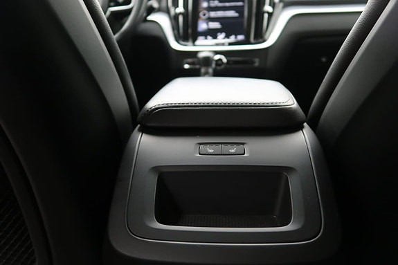 Volvo V60 Cross Country 8 of 24