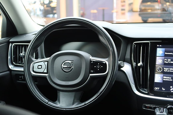 Volvo V60 Cross Country 7 of 24
