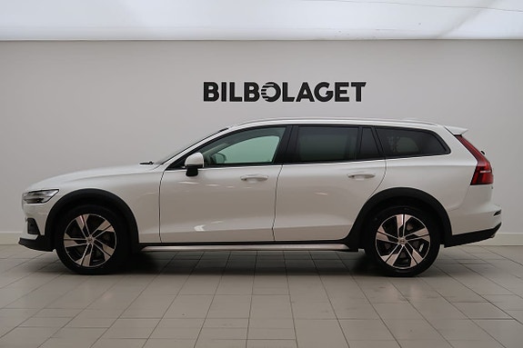 Volvo V60 Cross Country 2 of 24