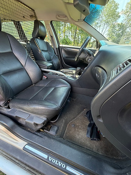 Volvo XC70 11 of 20