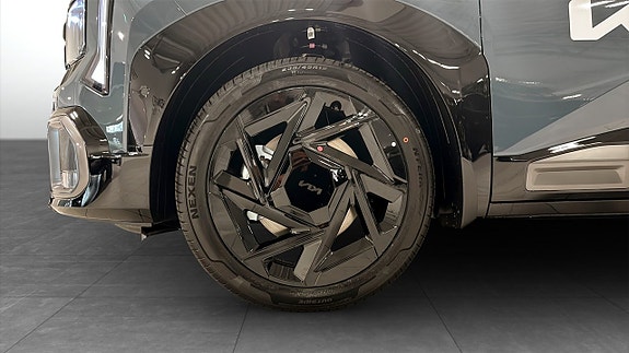 Kia Seltos 9 of 12