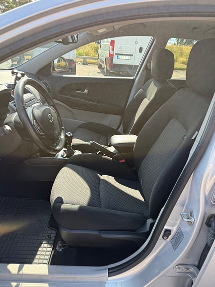 Kia Ceed 8 of 13
