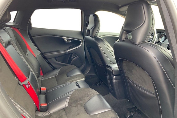 Volvo V40 24 of 27
