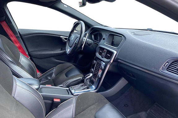 Volvo V40 22 of 27