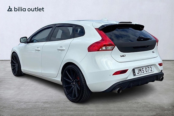 Volvo V40 4 of 27