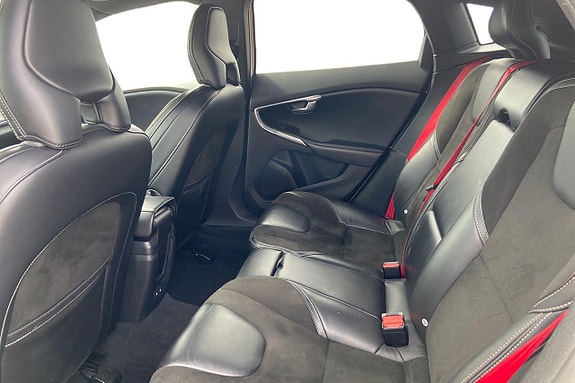 Volvo V40 25 of 27