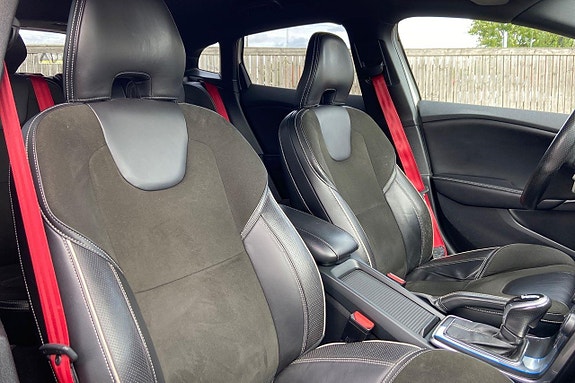 Volvo V40 23 of 27