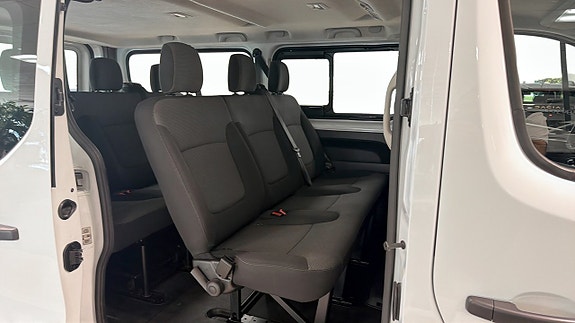 Renault Trafic 5 of 9