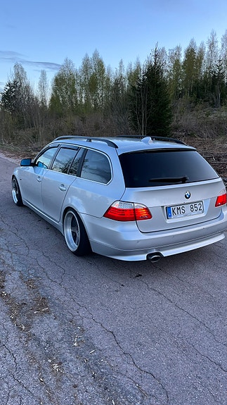 BMW 520d 2 of 4