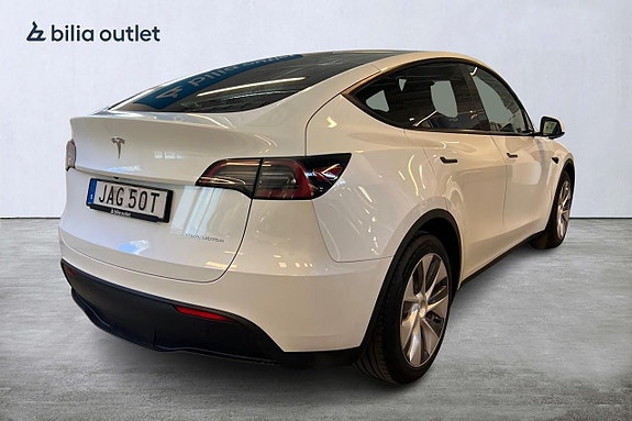 Tesla Model Y 7 of 21