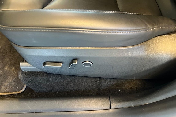 Tesla Model Y 20 of 21
