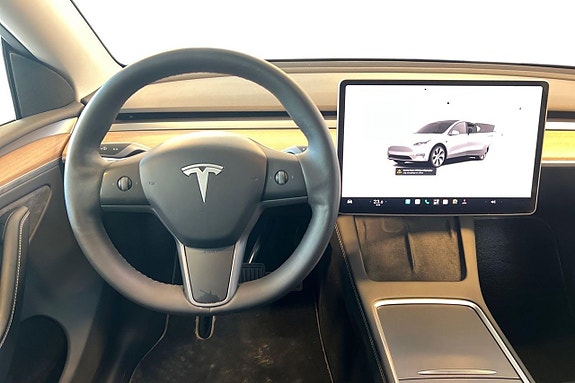 Tesla Model Y 11 of 21
