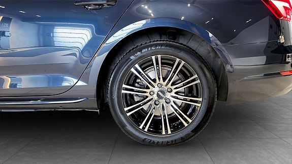 Audi A4 5 of 13