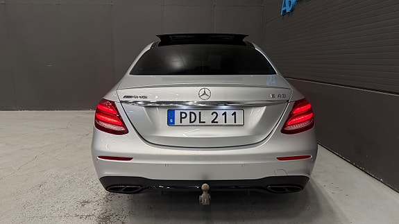 Mercedes-Benz E43 8 of 30
