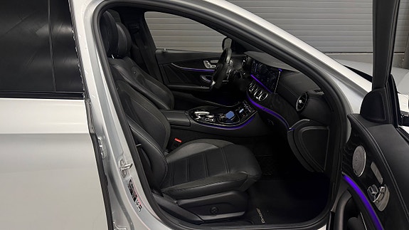 Mercedes-Benz E43 18 of 30