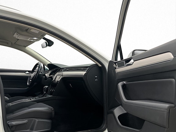 Volkswagen Passat Alltrack 26 of 30