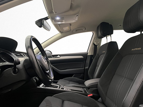 Volkswagen Passat Alltrack 12 of 30