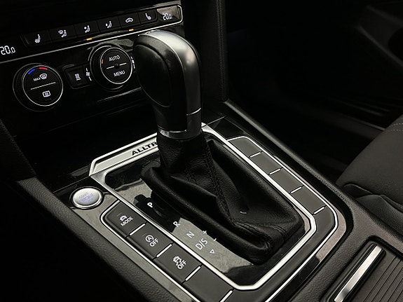 Volkswagen Passat Alltrack 24 of 30