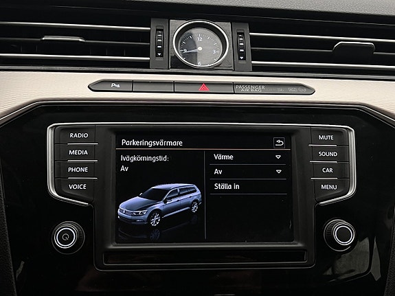 Volkswagen Passat Alltrack 22 of 30