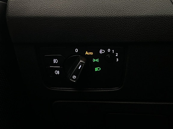 Volkswagen Passat Alltrack 14 of 30