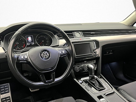 Volkswagen Passat Alltrack 13 of 30