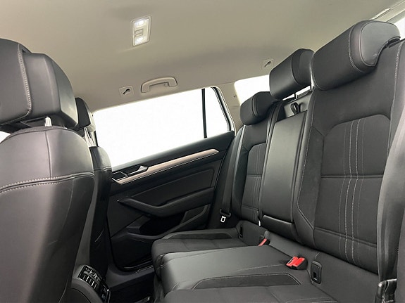 Volkswagen Passat Alltrack 27 of 30