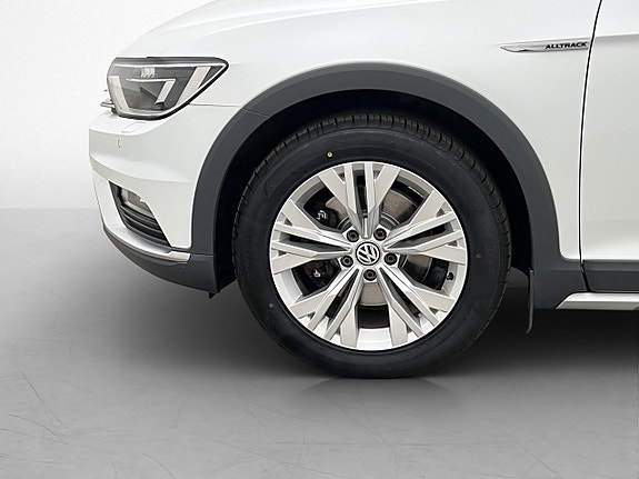 Volkswagen Passat Alltrack 29 of 30