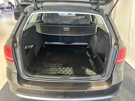 Volkswagen Passat Alltrack 7 of 19