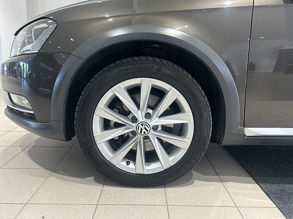 Volkswagen Passat Alltrack 4 of 19