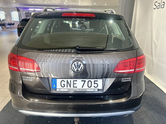 Volkswagen Passat Alltrack 6 of 19
