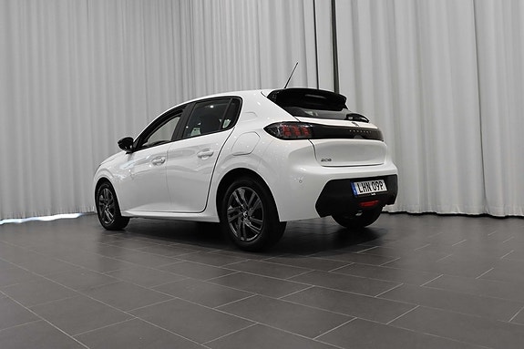 Peugeot 208 3 of 19