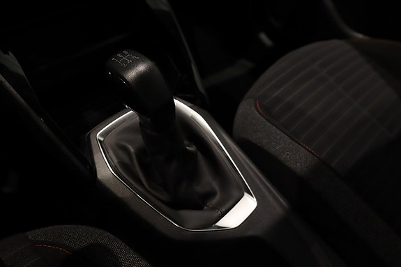 Peugeot 208 16 of 19
