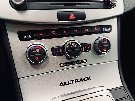 Volkswagen Passat Alltrack 18 of 26
