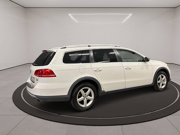 Volkswagen Passat Alltrack 9 of 26