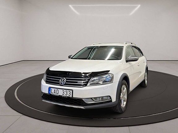 Volkswagen Passat Alltrack 3 of 26