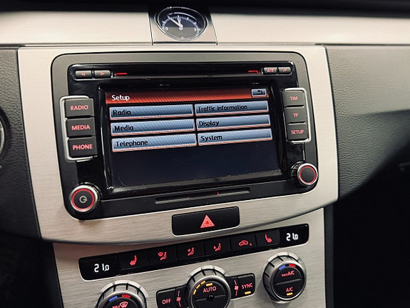 Volkswagen Passat Alltrack 22 of 26