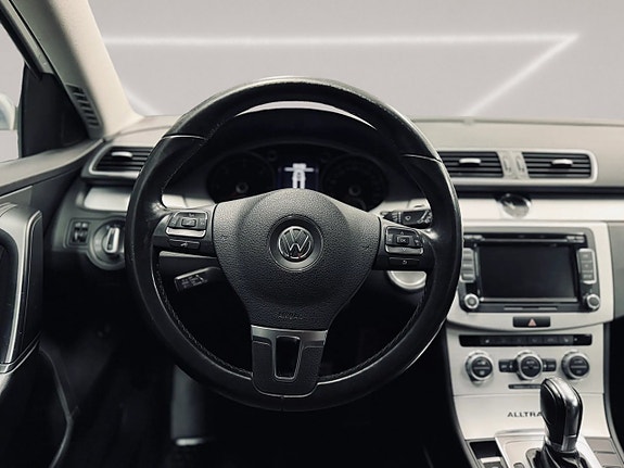Volkswagen Passat Alltrack 16 of 26