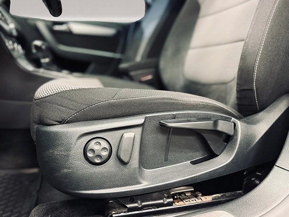 Volkswagen Passat Alltrack 13 of 26
