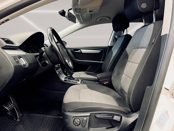 Volkswagen Passat Alltrack 12 of 26