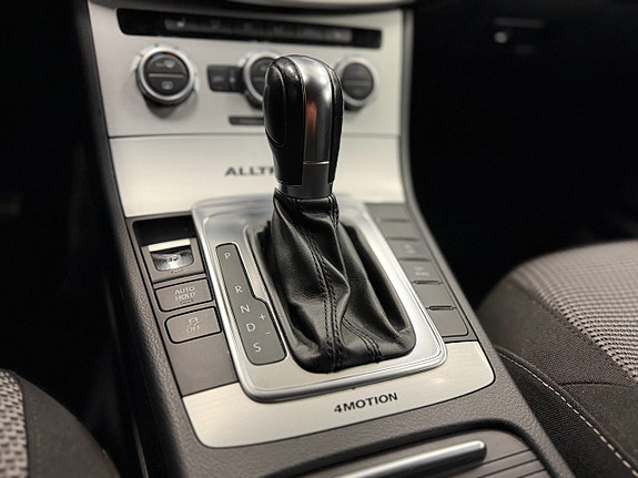 Volkswagen Passat Alltrack 19 of 26