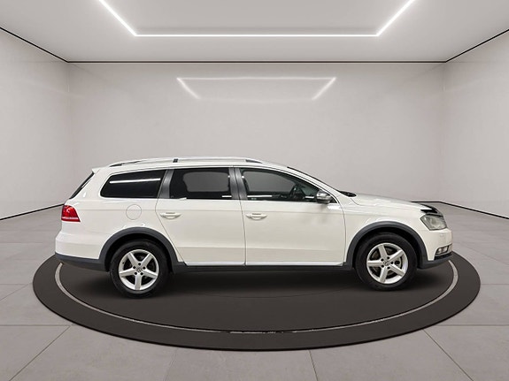 Volkswagen Passat Alltrack 8 of 26